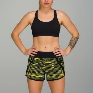 Lululemon Seawheeze Entry Tracker Shorts III Size 4 Black and Yellow Striped